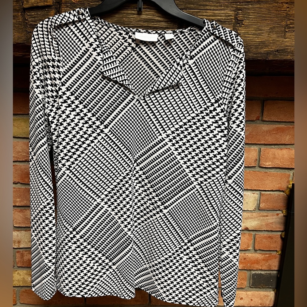 New York And Company Geometric Stretch Silky Blouse Top